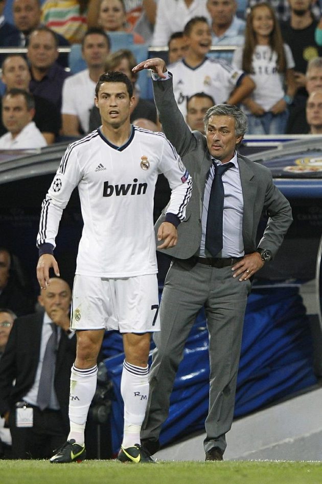 Takhle "Mou" diriguje svůj výběr, vedle kouče největší hvězda Realu Cristiano Ronaldo