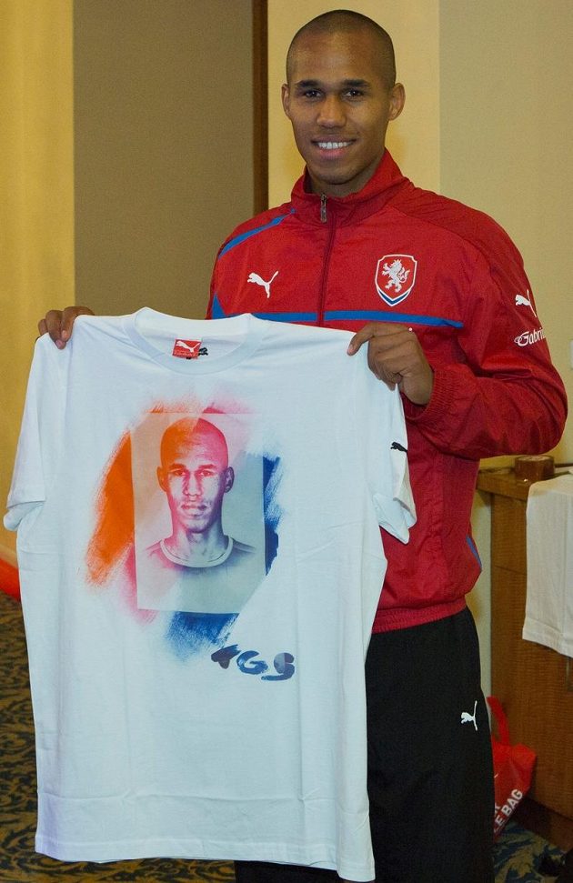 Theodor Gebre Selassie a jeho výtvor.