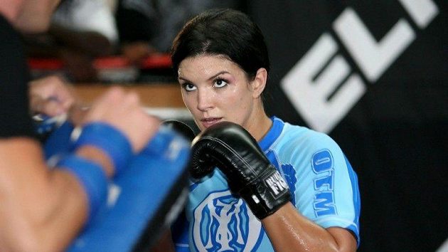 Gina Carano při tréninku, když ještě zápasila.