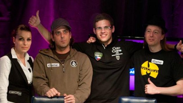 Naše blogerka Lenka Vlková samozřejmě rozdávala karty na FT (Final Table). A dle Martina prý dobře...