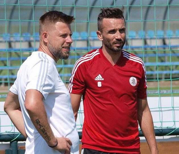Trenér David Horejš (vlevo) a Tomáš Sivok znovu bok po boku.