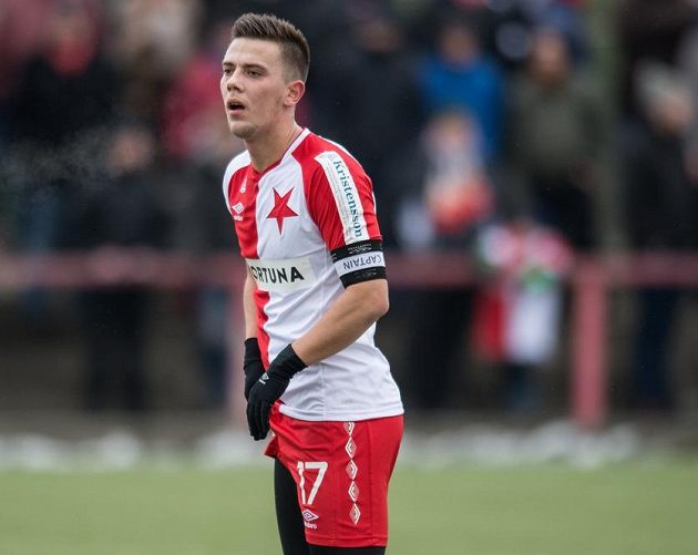 Zimní posila Slavie Praha záložník Jaroslav Mihalík během přípravného utkání s Chrudimí.