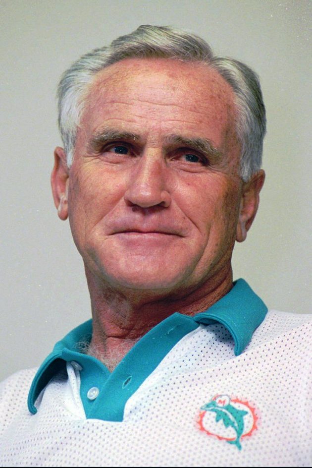 Ve věku 90 let zemřel Don Shula, nejúspěšnější trenér v historii ligy amerického fotbalu NFL podle počtu vítězství.