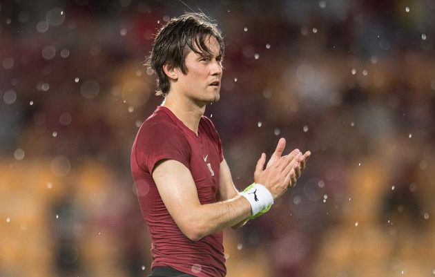 Sparťanský záložník Tomáš Rosický sice po utkání 1. kola HET ligy s Bohemians 1905 zatleskal fanouškům, ale jinak moc radosti po remíze 1:1 neměl.