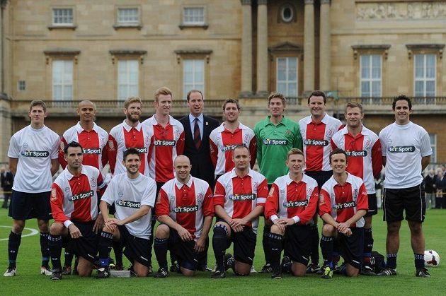 Fotbalisty klubu Civil Service FC loni hostil také princ William.