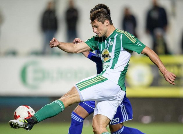 Pozor, takhle pálí Jevgenij Kabajev! Ruský útočník Bohemians střílí gól na 1:1 v utkání s Baníkem Ostrava.