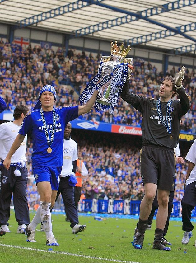Tím začaly zlaté časy Chelsea. V následující sezóně tým ze Stamford Bridge získal anglický Superpohár, když ve finále zdolal Arsenal 2:1. Hlavně se ale podařilo obhájit ligový titul.