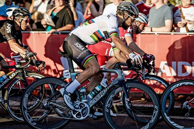 Dvojnássobný mistr světa Peter Sagan na trati v Austrálii.