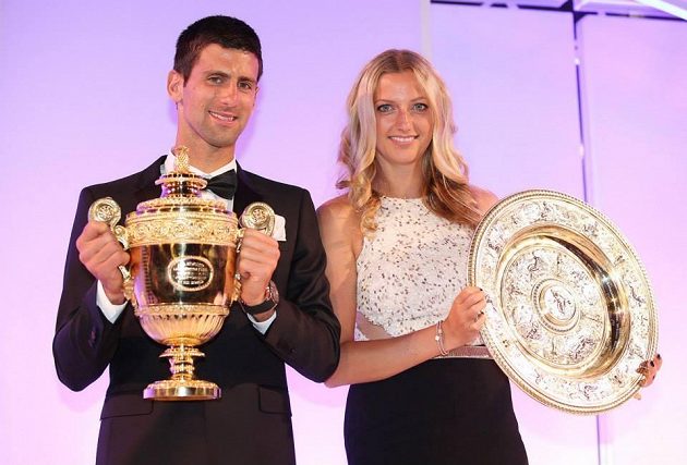 Wimbledonští vítězové Novak Djokovič a Petra Kvitová na slavnostním banketu.