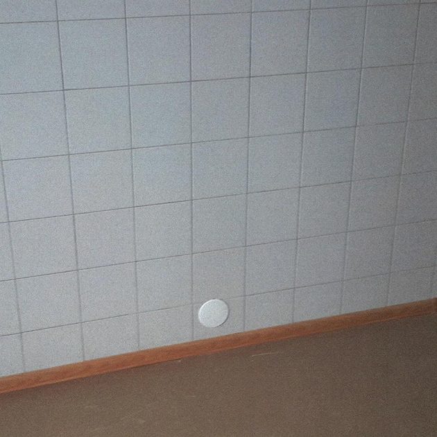 Díra ve zdi měla sloužit k přesunu dopingových vzorků ruských sportovců.