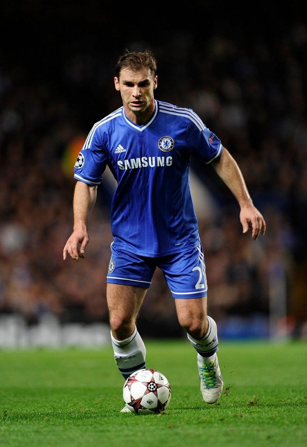 BRANISLAV IVANOVIČ - Devětadvacetiletý srbský legionář snil o druhé účasti na mistrovství světa marně. V JAR si obránce Chelsea ceněný na 22 miliónů eur zahrál, o účast v Brazílii usiloval se Srbskem marně. Jeho tým skončil už ve skupině.