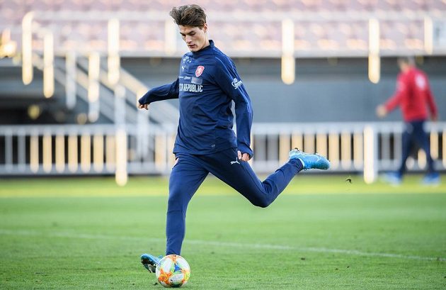 Patrik Schick během tréninku fotbalové reprezentace před zápasy s Anglií a Severním Irskem.