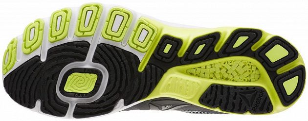 Reebok Harmony Road - v prachu cest po vás zůstanou daktyloskopické stopy.