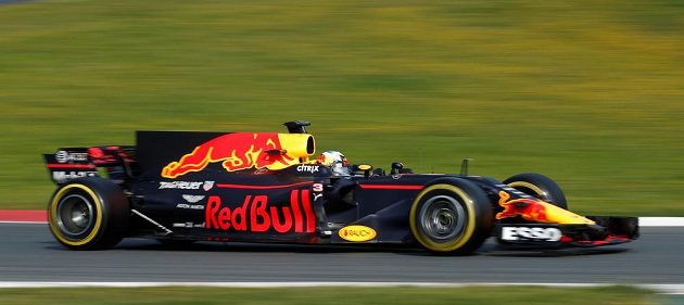 Profil vozu stáje Red Bull pilotovaného Danielem Ricciardem pro sezónu 2017 na okruhu v Barceloně.