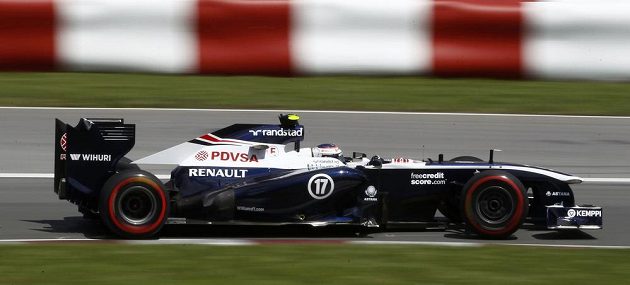 Překvapení kvalifikace - Valtteri Bottas ze stáje Williams se však po startu rychle propadl.