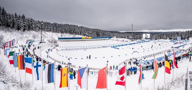 Eva Puskarčíková v cíli sprintu v Oberhofu.