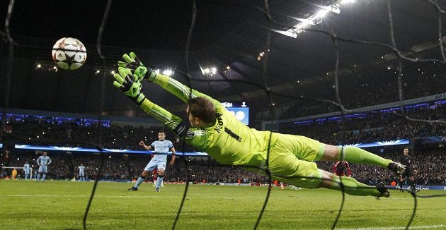 Sergio Agüero z Manchesteru City z penalty překonal Manuela Neuera v brance Bayernu a otevřel skóre zápasu.