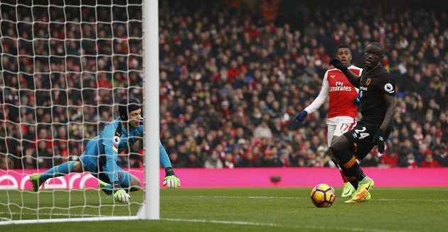 Petr Čech se opět postavil do branky Arsenalu a ani jednou neinkasoval. Arsenal vyhrál nad Hullem 2:0.