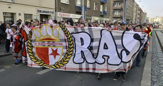 Slávističtí fanoušci si neodpustili skandování typických antisparťanských hesel.