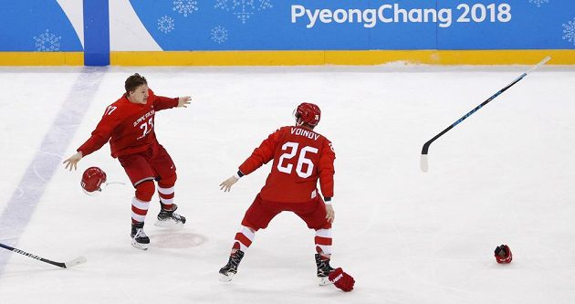 Hotovo, zlato bere sborná. Ruští hokejisté vyhráli nad Německem ve finále olympijského turnaje 4:3 po prodloužení.