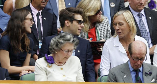 Finále Wimbledonu sledovaly i Martina Navrátilová (vpravo) nebo herečka Keira Knightley.