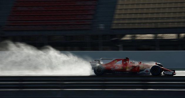 Při absenci týmu Mercedes byl při testu mokrých pneumatik na Katalánském okruhu nejrychlejší Kimi Räikkönen s vozem Ferrari.