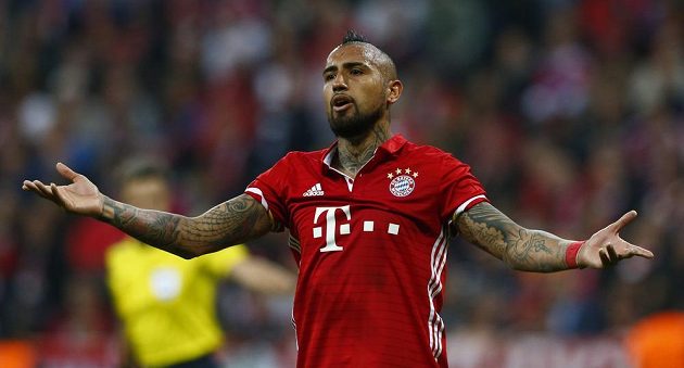 V závěru prvního poločasu měl Arturo Vidal šanci zvýšit náskok Bayernu, nařízenou penaltu však neproměnil.
