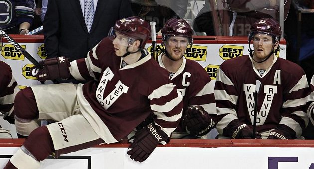 Vancouver nastoupil k utkání s Detroitem v historických dresech, které tým oblékal ještě s názvem Vancouver Millionaires.