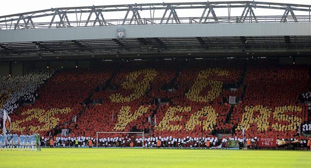 Choreo liverpoolských fanoušků připomínající tragédii v Hillsborough, od které uběhlo 25 let.