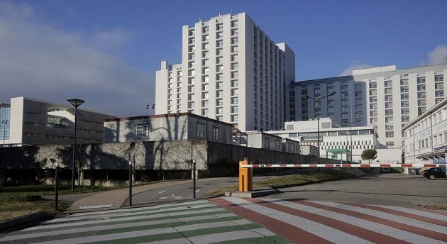 Nemocnice ve francouzském Grenoblu, kam se teď upínají zraky všech motoristických fanoušků.