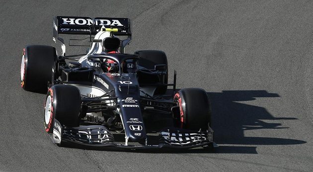 Pilot Pierre Gasly bude ve formuli 1 i nadále působit ve stáji Alpha Tauri. Alpha Tauri je jedinou stájí, která dokázala bodovat ve všech třinácti závodech dosavadního průběhu šampionátu.