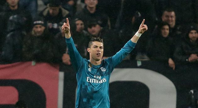 Cristiano Ronaldo z Realu Madrid se raduje z gólu v úvodním čtvrtfinále LM s Juventusem.