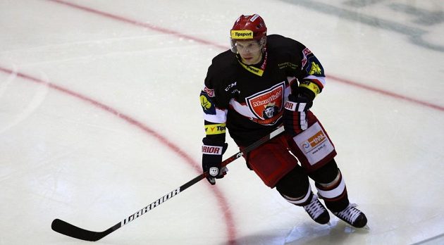 Obránce František Ptáček z Hradec Králové v utkání pátého kola Tipsport extraligy proti Kladnu.