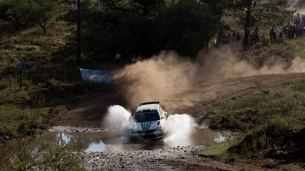 Švédský závodník Pontus Tidemand z továrního týmu Škoda Motorsport s Fabií R5 na trati Argentinské rallye.