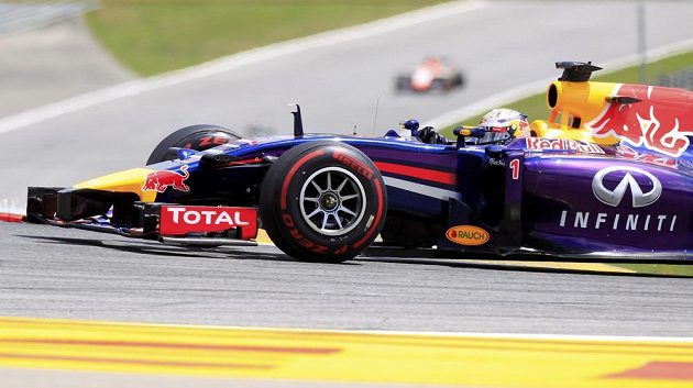 Monopost úřadujícího mistra světa Sebastiana Vettela během závodu na Red Bull Ringu.