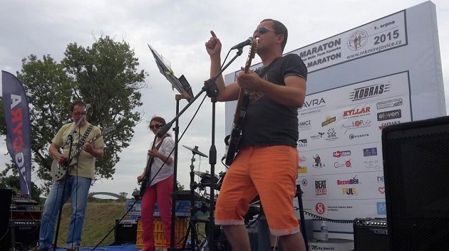 Afterparty probíhala pod krutopřísnou taktovkou muzikantů z Mladé gardy.