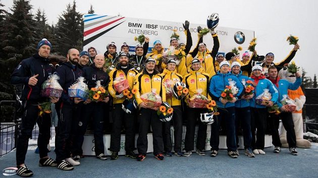 Česká posádka čtyřbobu (vlevo) se díky šestému místu dostala v Altenbergu na širší podium.