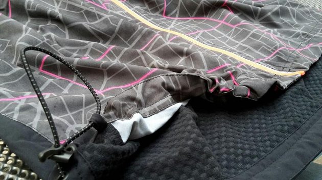 Pánská bunda Reebok ONE Series Paris Jacket, utahování pasu.