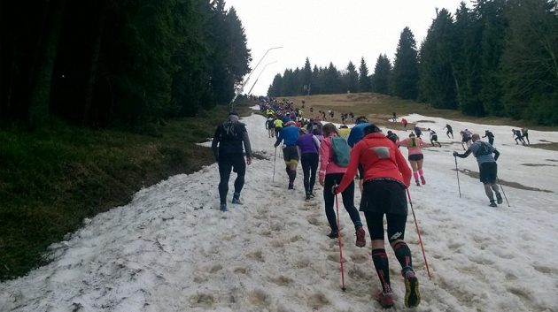 Ještěd SkyRace: I na sněhová pole došlo.