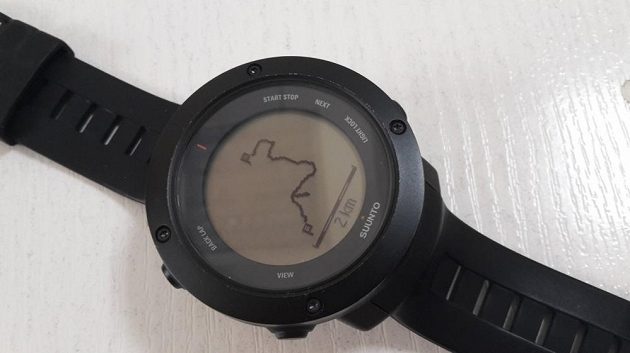 Suunto Ambit3 Vertical: Po zaznamenané trase se můžeme vracet zpět nebo se nechat navigovat přímo na místo startu.