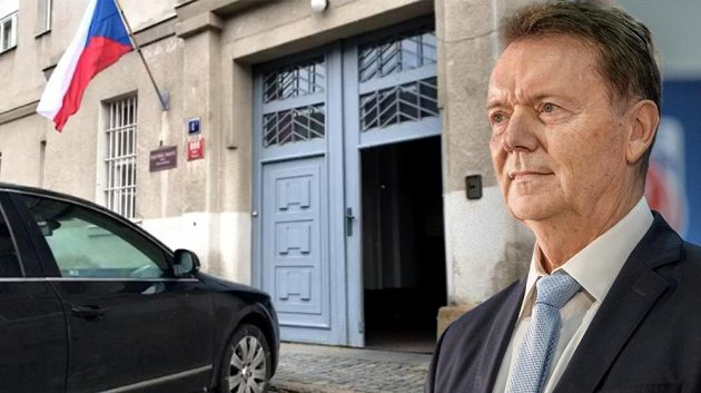 Roman Berbr, bývalý místopředseda Fotbalové asociace České republiky obviněný z korupce, ve středu opustí vazbu.