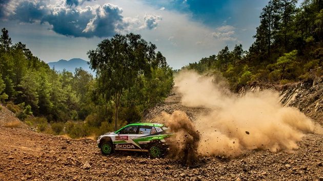 Jan Kopecký ve Škodě Fabia R5 na trati Turecké rallye.