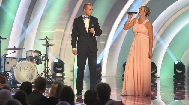 Závěrečnou píseň galavečeru při vyhlášení ankety Atlet roku zazpívali společně Jakub Vadlejch (druhé místo) a vítězka Barbora Špotáková.