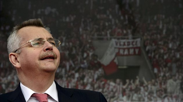 Fotbalová Slavia symbolicky převzala stadión v pražském Edenu. Součástí oslav bylo odhalení chodníku slávy historie klubu za účasti předsedy představenstva klubu Jaroslava Tvrdíka (na snímku).