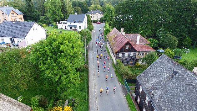 Přes deset lužických sedmistovek: Malá vesnička, velký závod.