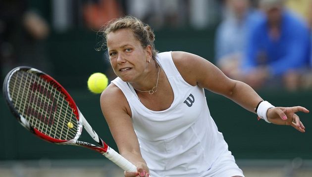 Barbora Záhlavová-Strýcová pokračuje ve Wimbledonu v parádním tažení, v osmifinále vyřadila Caroline Wozniackou.