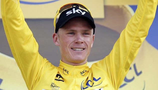 Brit Christopher Froome se raduje z vítězství v patnácté etapě cyklistické Tour de France.