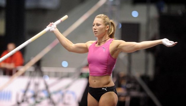 Smutně skončil závod pro Jiřinu Svobodovu-Ptáčníkovou, hlavní tvář mítinku. Mistryně Evropy zahájila soutěž na výšce 435 centimetrů, nečekaně však třikrát neuspěla.