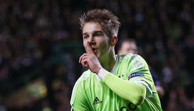 Václav Černý z Ajaxu slaví svůj premiérový a zároveň vítězný gól v Evropské lize na hřišti Celtiku Glasgow.