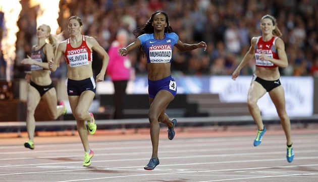 Česká běžkyně Zuzana Hejnová skončila na atletickém MS v Londýně v běhu na 400 metrů překážek na čtvrtém místě.